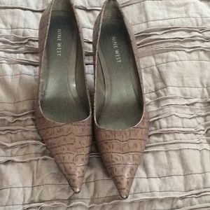 Nine West grey croc print like new